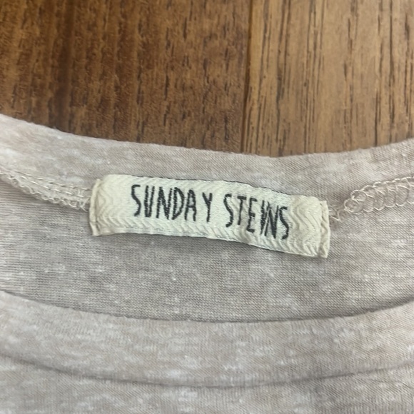 Sunday Stevens Woman’s Lightning Tee Size S - Picture 3 of 5